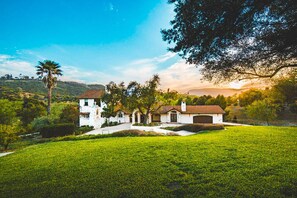 Villa | 7 bedrooms - De Luz by Avantstay 5 Acre Estate w Lake Pool Hot Tub (Temecula)