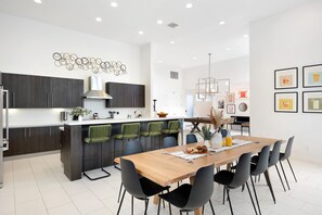 Villa - Polo Villa 7 by Avantstay Features Entertainer s Backyard Game Room 260316 5 Bedrooms (La Quinta)