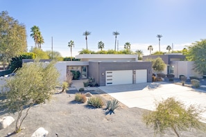 5 bedrooms - Polo Villa 7 by Avantstay Features Entertainer s Backyard Game Room 260316 5 Bedrooms (La Quinta)
