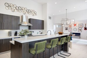 Villa - Polo Villa 7 by Avantstay Features Entertainer s Backyard Game Room 260316 5 Bedrooms (La Quinta)