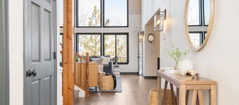 Pollock by Avantstay Stunning Views w Movie Room Hot Tub Game Room Large Balcony