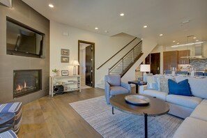 House | 3 bedrooms - Juniper Landing 3 Bedroom by Avantstay Condo in Park City Mountain Resort w Pool Hot Tub Gym (Park City)