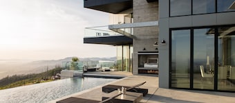 Belleza by Avantstay Hilltop Mansion w Pool Panoramic Views Ultra Modern Interior