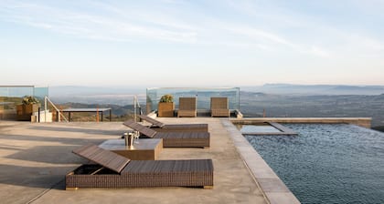 Belleza by Avantstay Hilltop Mansion w Pool Panoramic Views Ultra Modern Interior