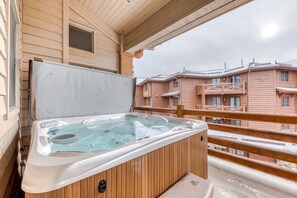 House - Mont Cervin 32 by Avantstay Ski In Ski Out Home in Silver Lake Village w Hot Tub (Park City)