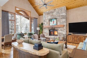 Villa | 6 bedrooms - Telemark Luxury Retreat by Avantstay Stunning Views w Hot Tub Theatre Room and Pool Table (Park City)