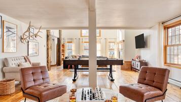 House | 10 bedrooms