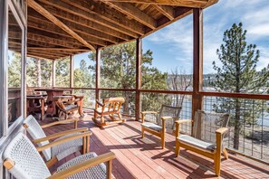 4 bedrooms - Lakefront Lodge by Avantstay Lakefront Cabin w Hot Tub (Big Bear Lake)