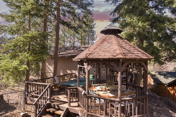 House - Turtlebear by Avantstay Stunning Character Cabin w Entertainers Patio Table Tennis (Big Bear Lake)