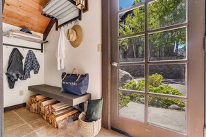 Apartment - Marillac by Avantstay Gorgeous Ski Cabin w Balcony Patio (Olympic Valley)