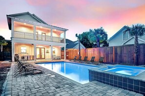 House | 8 bedrooms