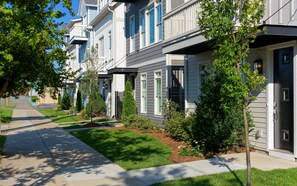 Room - Kitty by Avantstay Charming 4BR Condo in Heart of Nashville (Nashville)