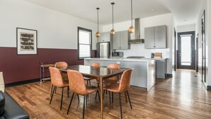 Apartment - Kitty by Avantstay Charming 4BR Condo in Heart of Nashville (Nashville)