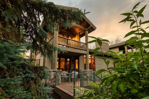 House | 5 bedrooms - Conifer by Avantstay Secluded Cabin Amongst the Trees w Hot Tub (Park City)