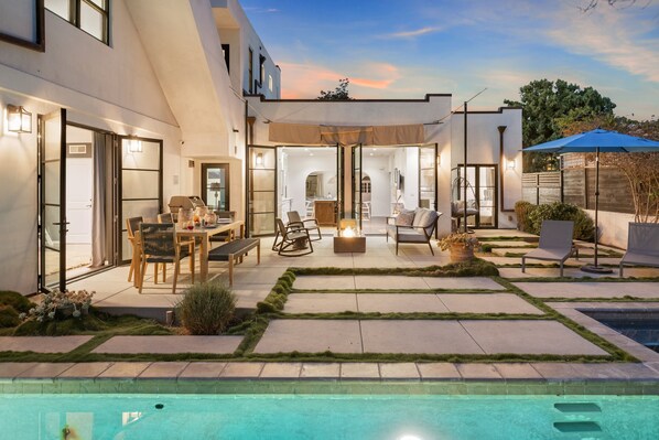 5 bedrooms - Vista Del Mar by Avantstay Stunning Spanish Inspired Home w Pool Hot Tub Rooftop Patio (La Jolla)