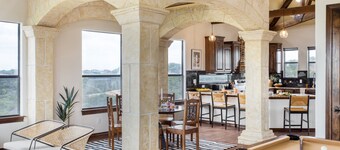 Hudson by Avantstay Magnificent Home w Beautiful Views Multiple Living Areas Pool Games