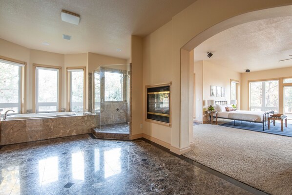 House - Powell by Avantstay Secluded Home Only 10 Mins From DT Bend w Hot Tub (Bend)