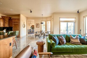 House - Powell by Avantstay Secluded Home Only 10 Mins From DT Bend w Hot Tub (Bend)