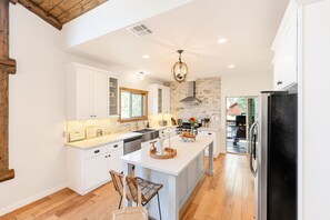 4 bedrooms - Teddy by Avantstay Majestic Cabin in Big Bear w Balcony (Big Bear Lake)