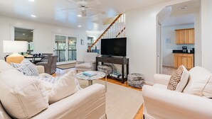 House - Orchard by Avantstay Whimsical Home w Lush Backyard (Isle of Palms)