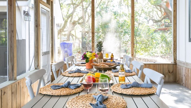 House - Orchard by Avantstay Whimsical Home w Lush Backyard (Isle of Palms)