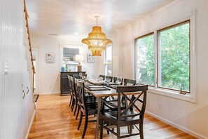 House | 4 bedrooms - Orchard by Avantstay Whimsical Home w Lush Backyard (Isle of Palms)