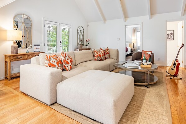 House | 4 bedrooms - Orchard by Avantstay Whimsical Home w Lush Backyard (Isle of Palms)