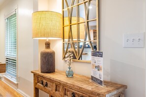 House | 4 bedrooms - Orchard by Avantstay Whimsical Home w Lush Backyard (Isle of Palms)