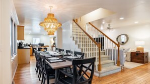 House - Orchard by Avantstay Whimsical Home w Lush Backyard (Isle of Palms)