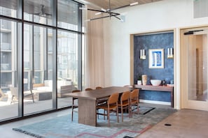 1 bedroom - Cedar Door by Avantstay Brand New Condo Room in Austin w Amazing Amenities (Austin)