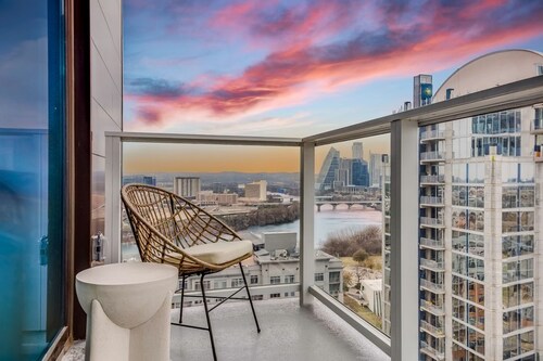 Cedar Door by Avantstay Brand New Condo Room in Austin w Amazing Amenities