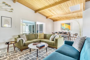 House - Lloyd by Avantstay Palm Spring Paradise w Pool Large Yard Table Tennis Permit 3779 (Palm Springs)