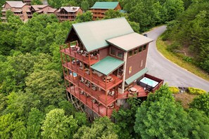 House | 10 bedrooms