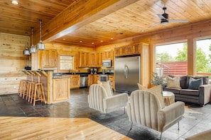 House | 10 bedrooms - Pine Rise by Avantstay 10mins to Pigeon Forge (Sevierville)