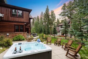 House - Peak 8 by Avantstay Spacious Modern Cabin w Hot Tub Views (Breckenridge)