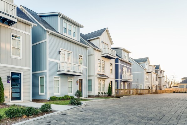 4 bedrooms - Connie by Avantstay Sleek 4BR Condo in Heart of Nashville (Nashville)