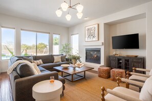 House - Aviano by Avantstay Phoenix is Calling w Pool Hot Tub Game Room (Phoenix)