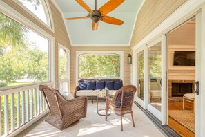 House | 4 bedrooms - Palmetto by Avantstay Gorgeous Character Home w Pool Sun Room Pool Table (Isle of Palms)