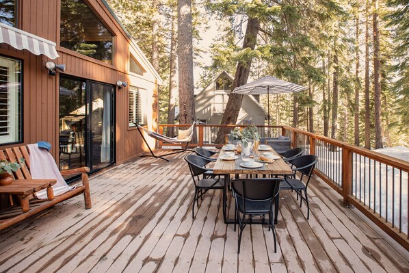 4 bedrooms - Polaris by Avantstay Woodsy Tahoe Cabin With Spacious Deck Close to Lake (Carnelian Bay)