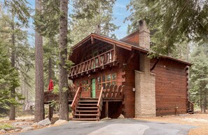 House | 3 bedrooms - Sunnyside by Avantstay Charming Lake Tahoe Chalet on Tahoes West Shore (Tahoe City)