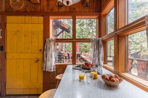 3 bedrooms - Sunnyside by Avantstay Charming Lake Tahoe Chalet on Tahoes West Shore (Tahoe City)
