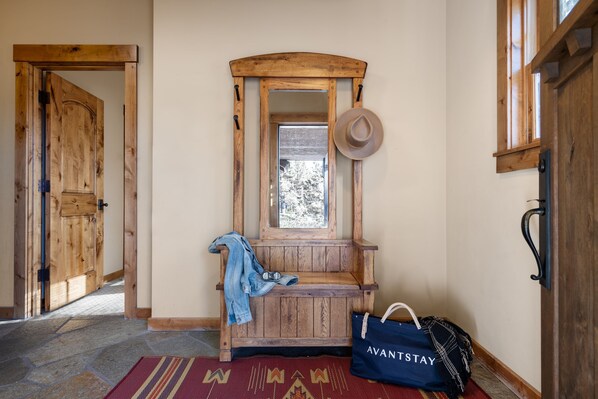 Room - Atkinson by Avantstay Lake Front Home w Stunning Views in Tahoe Vista (Kings Beach)