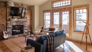House | 4 bedrooms - Atkinson by Avantstay Lake Front Home w Stunning Views in Tahoe Vista (Kings Beach)