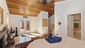 House - Views at Wolf Lodge by Avantstay Magnificent Views w Hot Tub Sauna (Big Bear Lake)