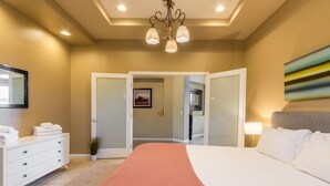 House - Aurora by Avantstay Luxurious Home With an Exquisite Pool Spa and Outdoor Seating (Indio)