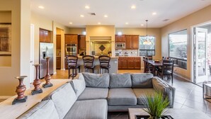 House - Aurora by Avantstay Luxurious Home With an Exquisite Pool Spa and Outdoor Seating (Indio)