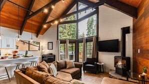 House - Emerald by Avantstay Tahoe Donner Mountain Retreat w Large Patio (Truckee)
