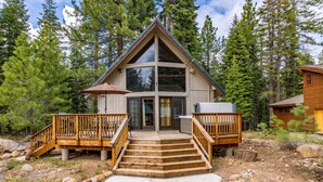 House - Emerald by Avantstay Tahoe Donner Mountain Retreat w Large Patio (Truckee)