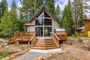House | 3 bedrooms - Emerald by Avantstay Tahoe Donner Mountain Retreat w Large Patio (Truckee)