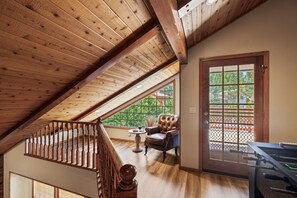Room - Alpenglow Chateau by Avantstay Ideal Big Bear Location w Pool Table Hot Tub (Big Bear Lake)